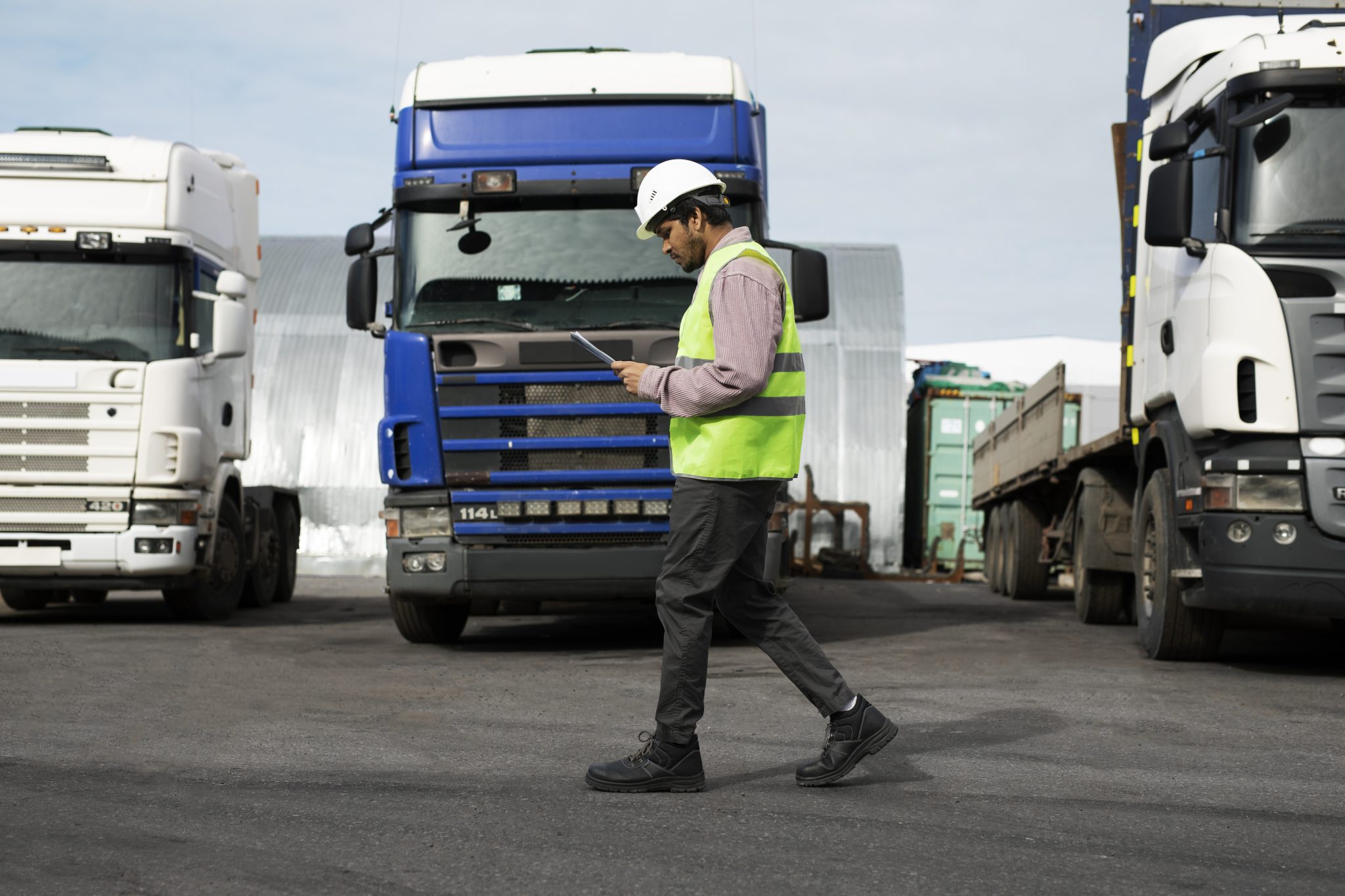 How a Taxi Truck Courier Service Supports Event and Exhibition Logistics in Sydney